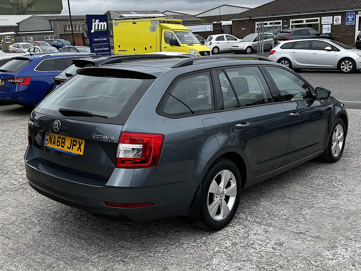 Used 2018 Skoda Octavia S Quartz Grey Metallic - Interior and Exterior details 8