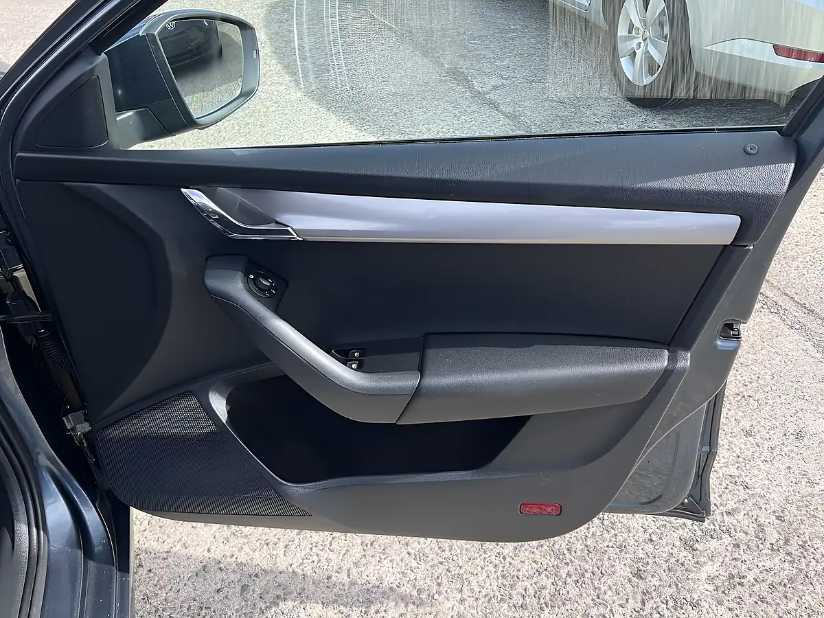 Used 2018 Skoda Octavia S Quartz Grey Metallic - Interior and Exterior details 16