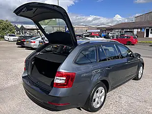 Used 2018 Skoda Octavia S Quartz Grey Metallic - Interior and Exterior details 18