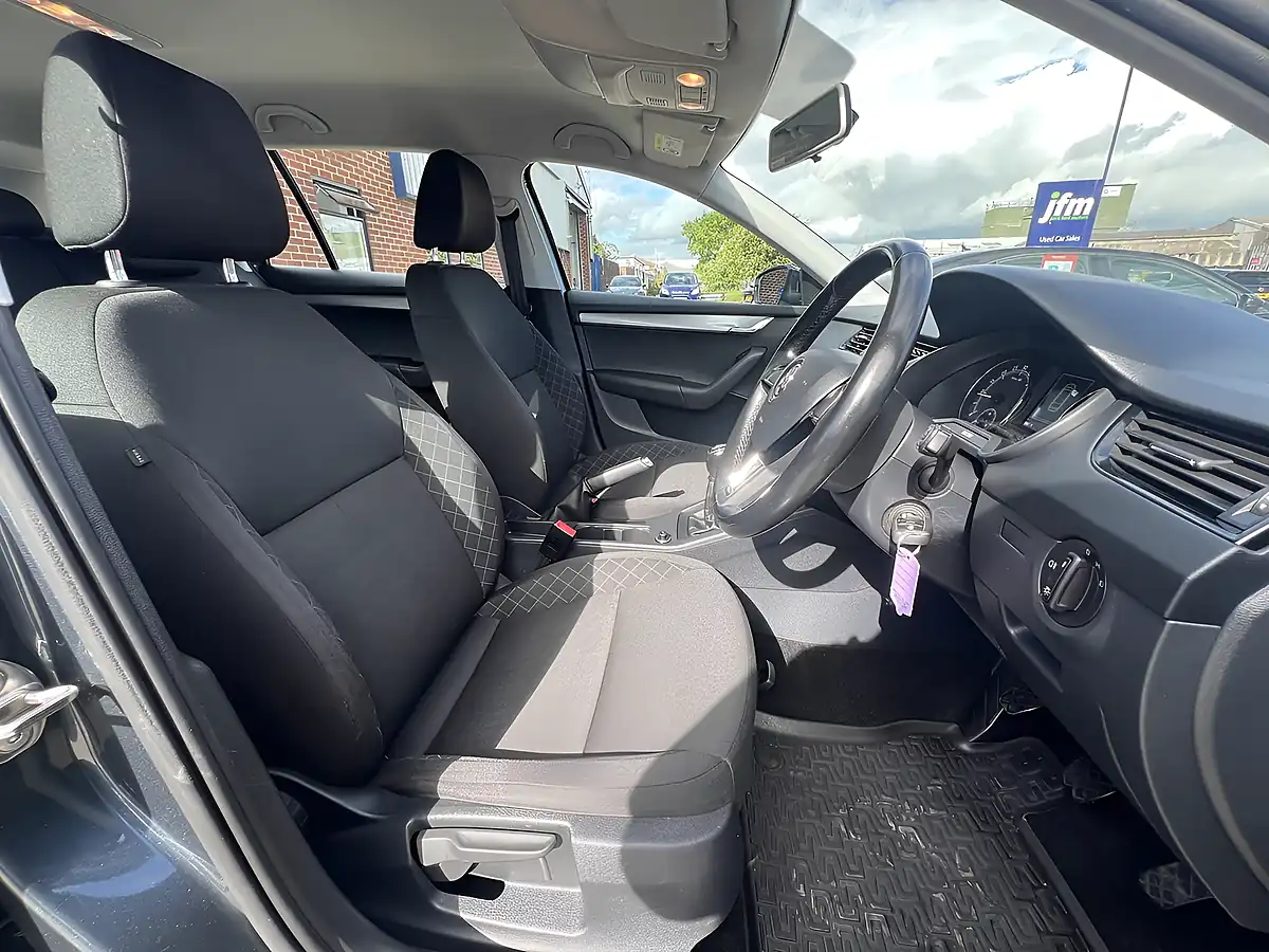 Used 2018 Skoda Octavia S Quartz Grey Metallic - Interior and Exterior details 3