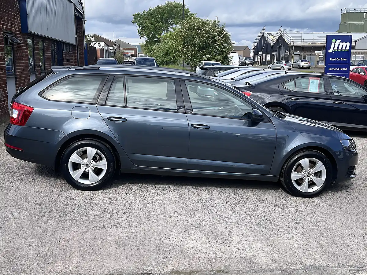Used 2018 Skoda Octavia S Quartz Grey Metallic - Interior and Exterior details 5
