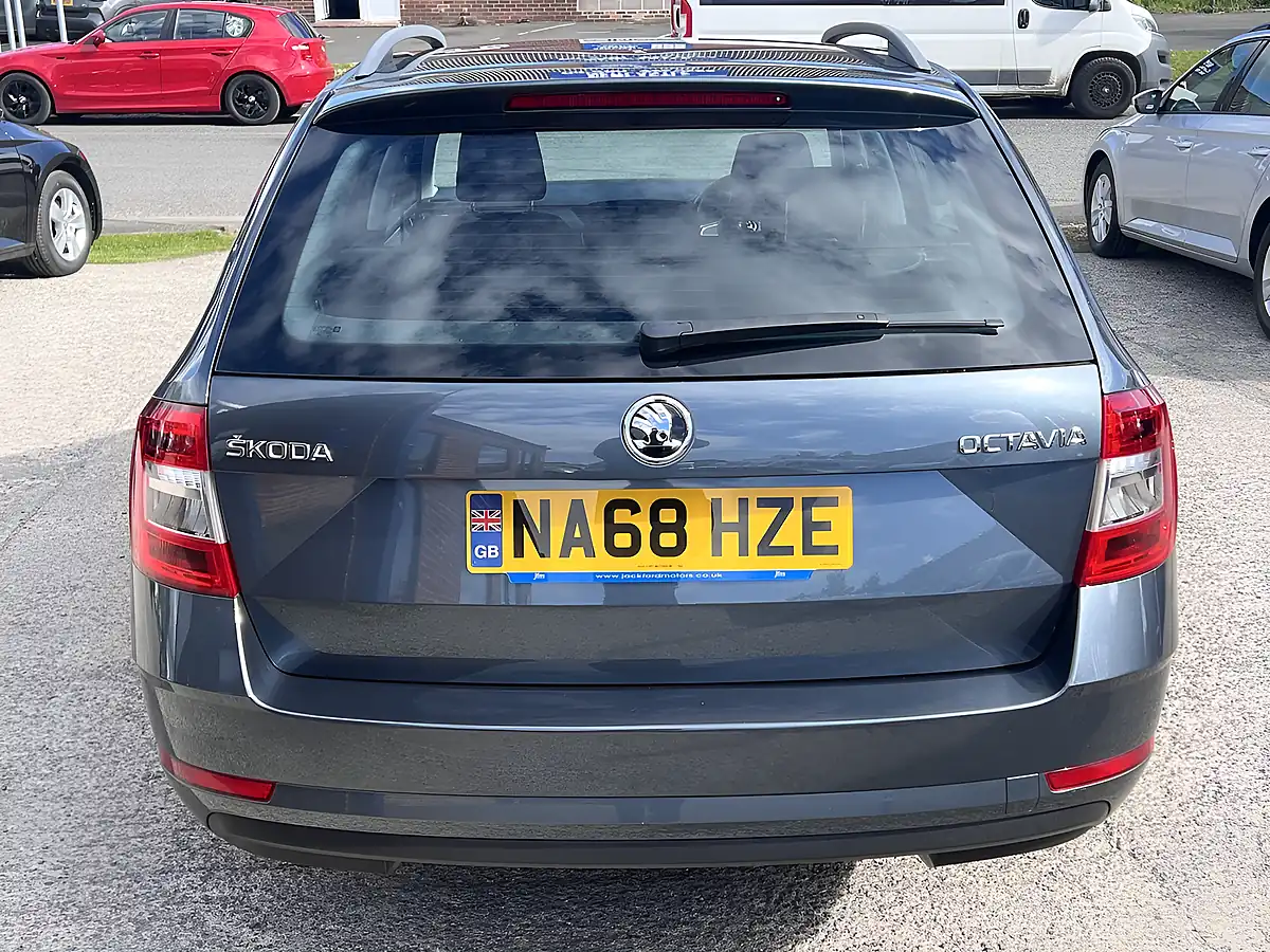 Used 2018 Skoda Octavia S Quartz Grey Metallic - Interior and Exterior details 7