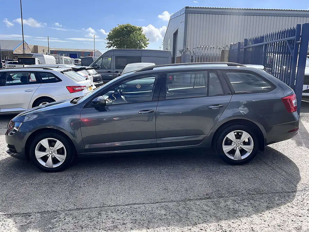 Used 2018 Skoda Octavia S Quartz Grey Metallic - Interior and Exterior details 9
