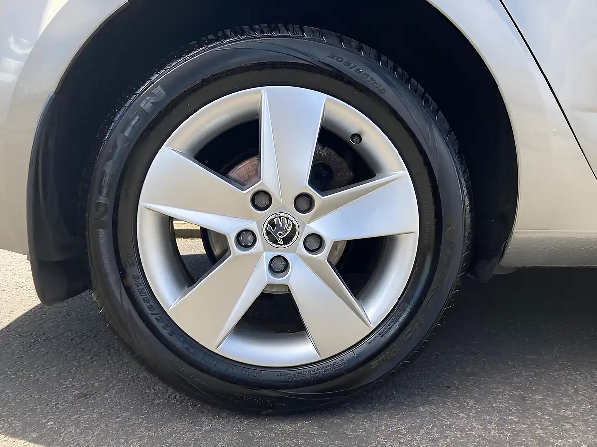 Used 2018 Skoda Octavia Se Beige - Interior and Exterior details 10
