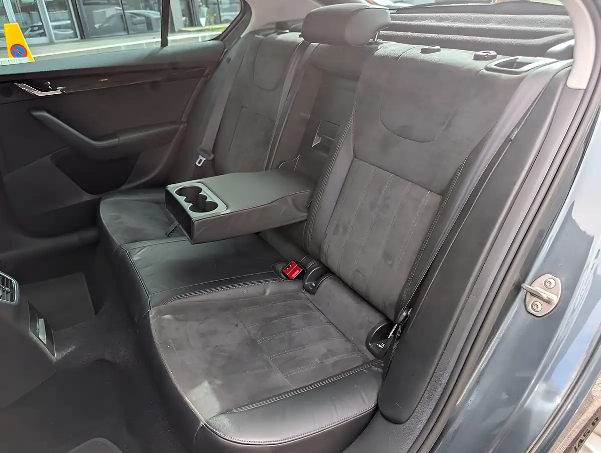 Used 2018 Skoda Octavia Se L - Interior and Exterior details 14