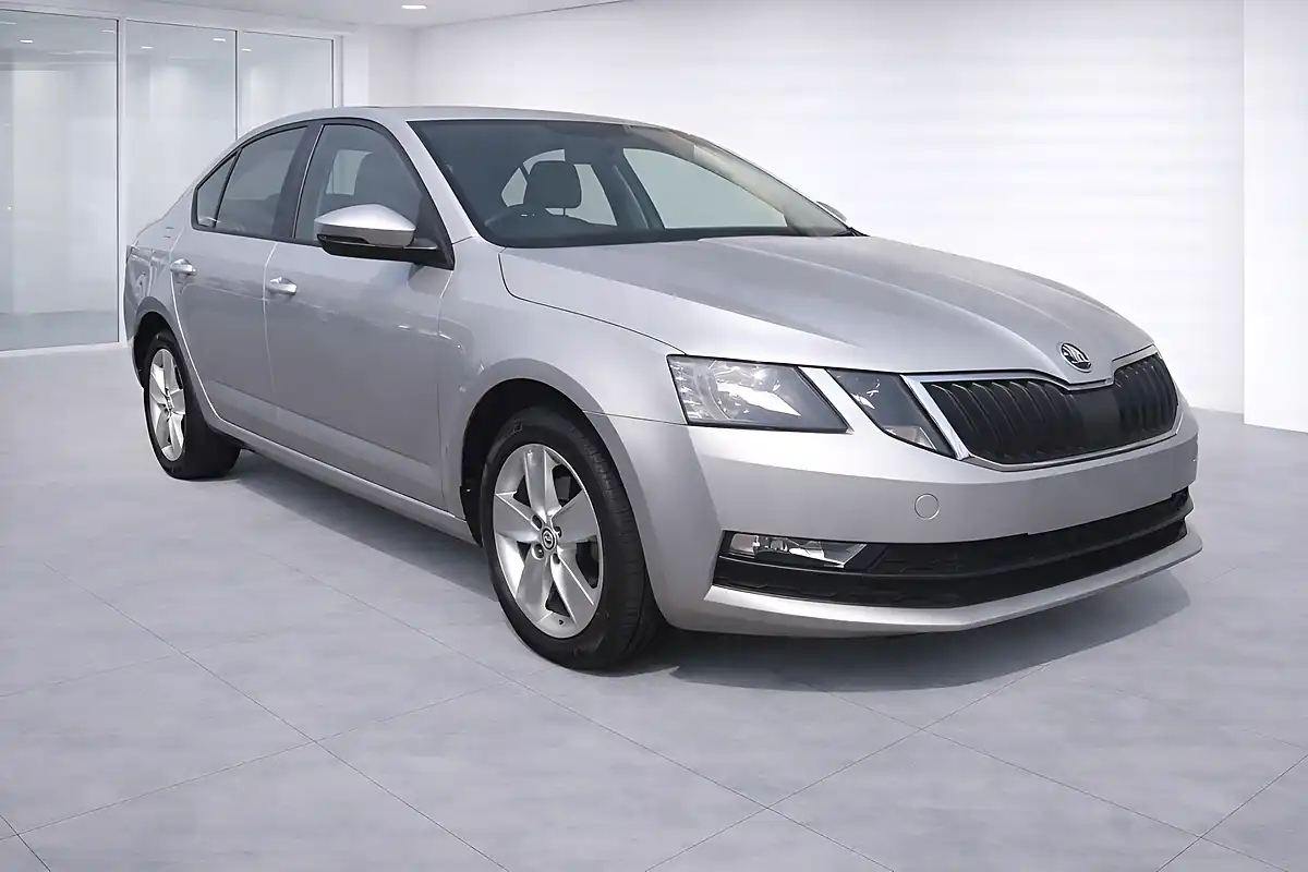 Used 2018 Skoda Octavia Se Silver - Front View
