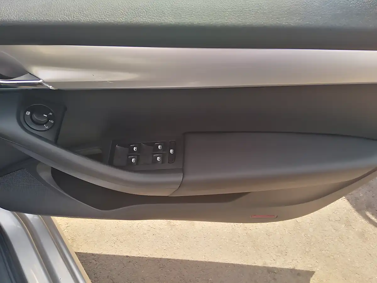 Used 2018 Skoda Octavia Se Silver - Interior and Exterior details 10