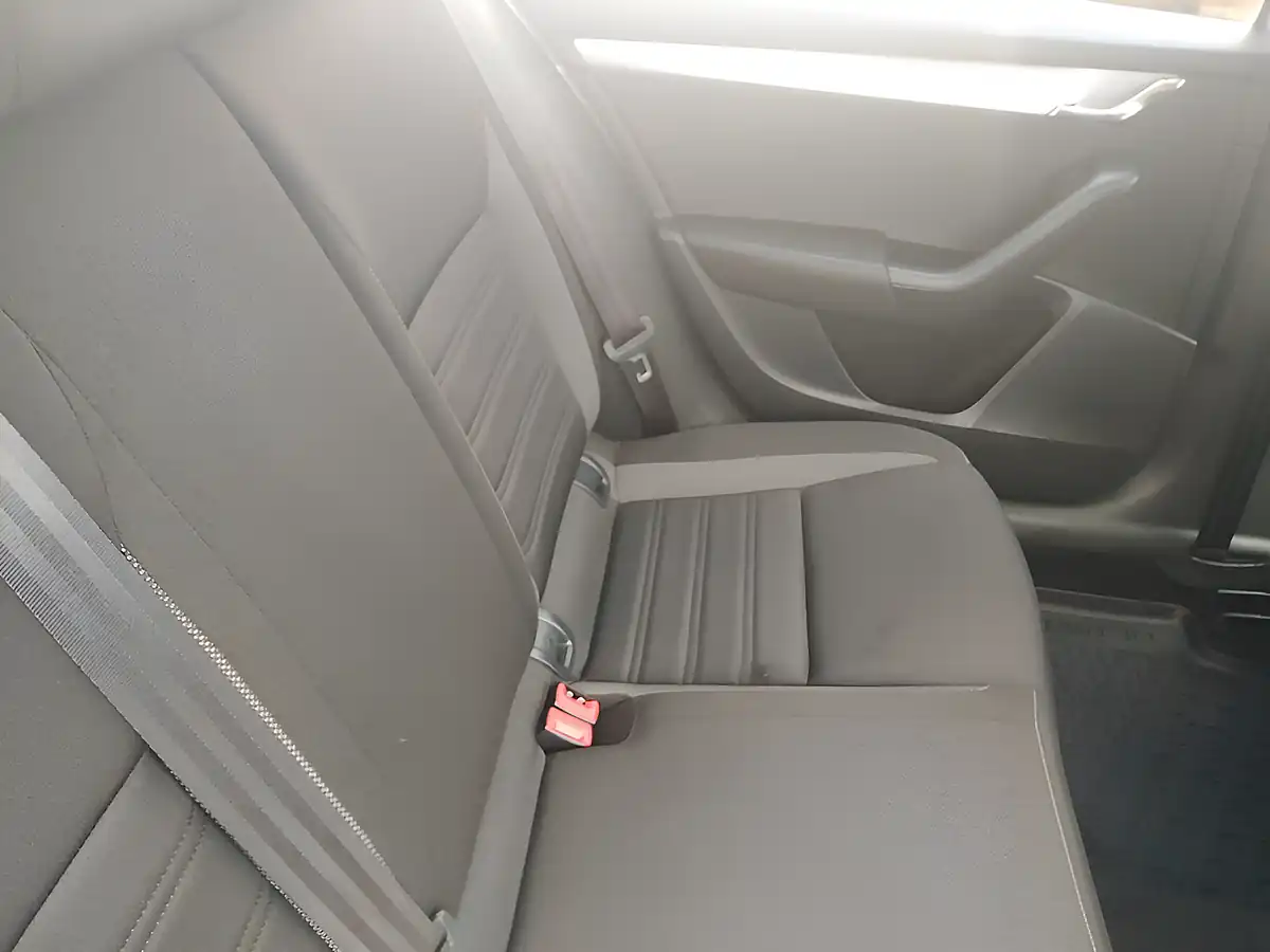 Used 2018 Skoda Octavia Se Silver - Interior and Exterior details 11