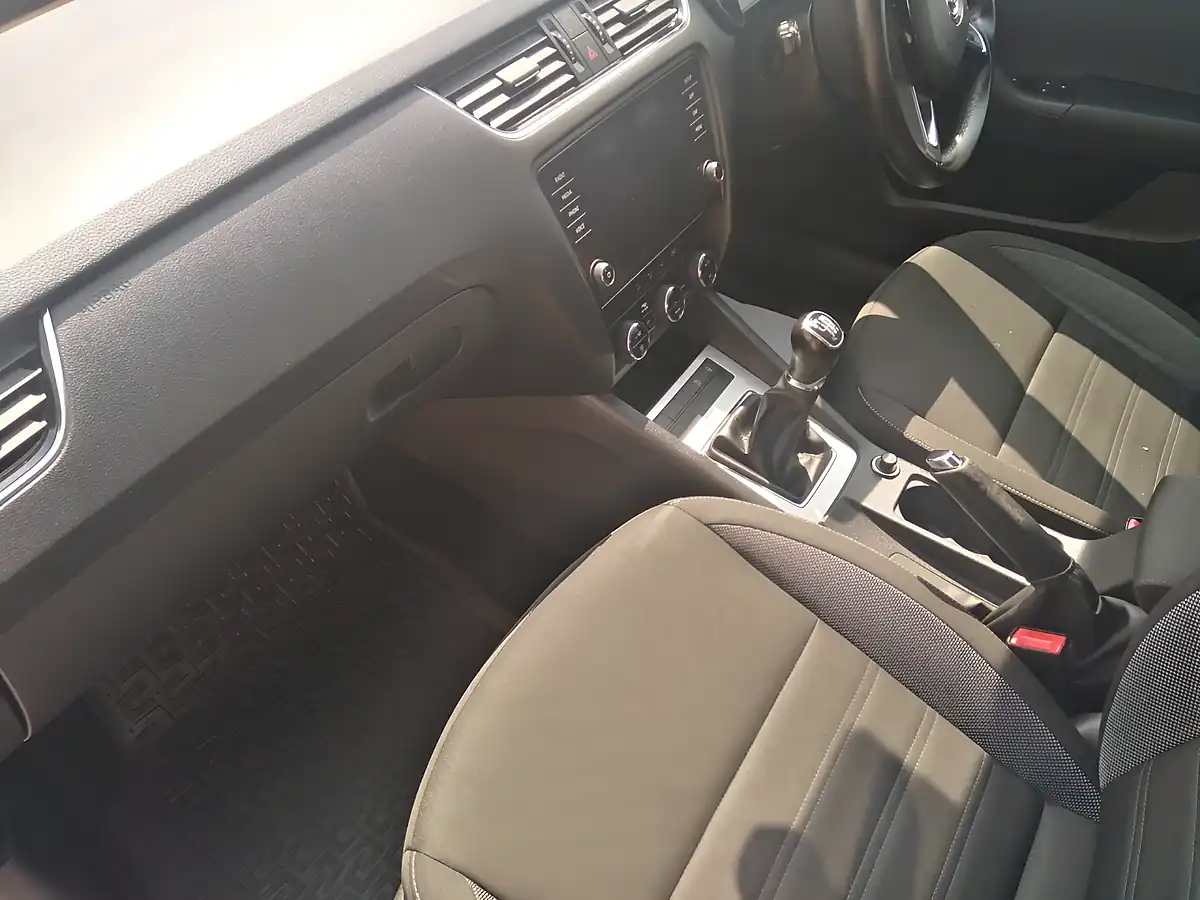 Used 2018 Skoda Octavia Se Silver - Interior and Exterior details 14