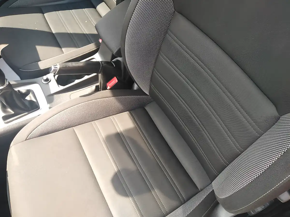 Used 2018 Skoda Octavia Se Silver - Interior and Exterior details 15