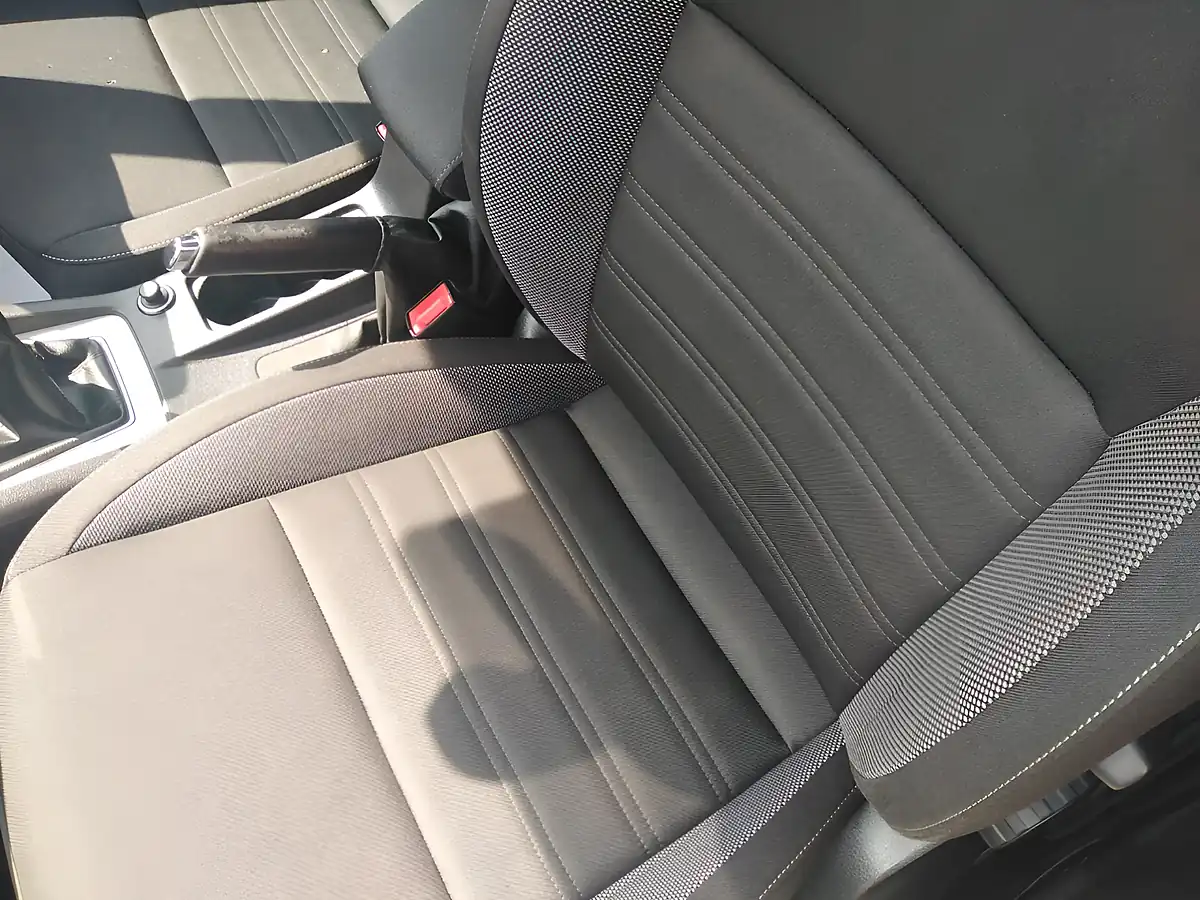 Used 2018 Skoda Octavia Se Silver - Interior and Exterior details 16