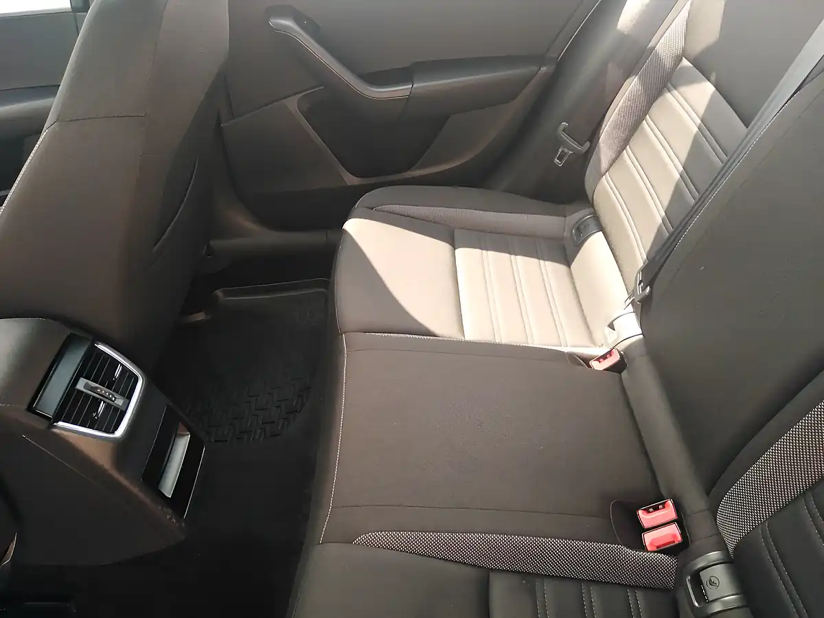 Used 2018 Skoda Octavia Se Silver - Interior and Exterior details 18