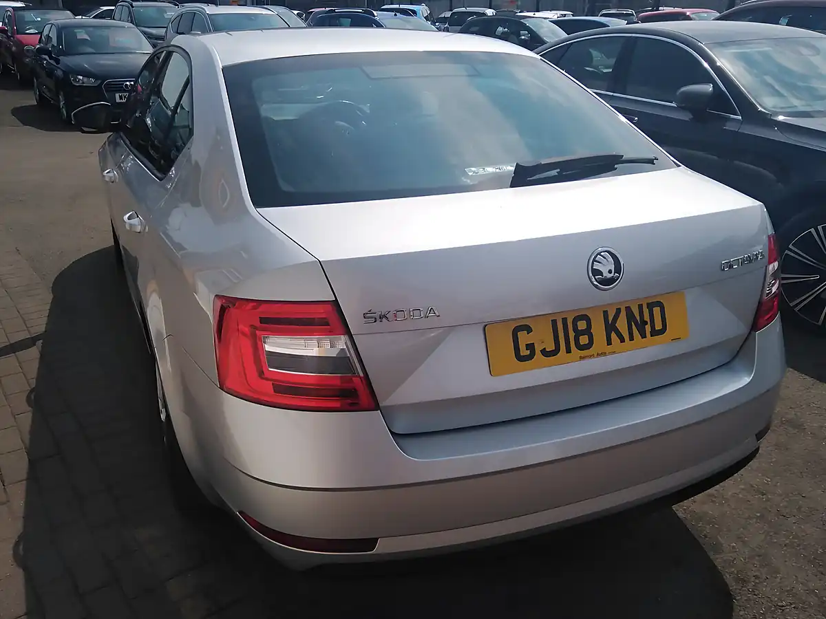 Used 2018 Skoda Octavia Se Silver - Interior and Exterior details 5