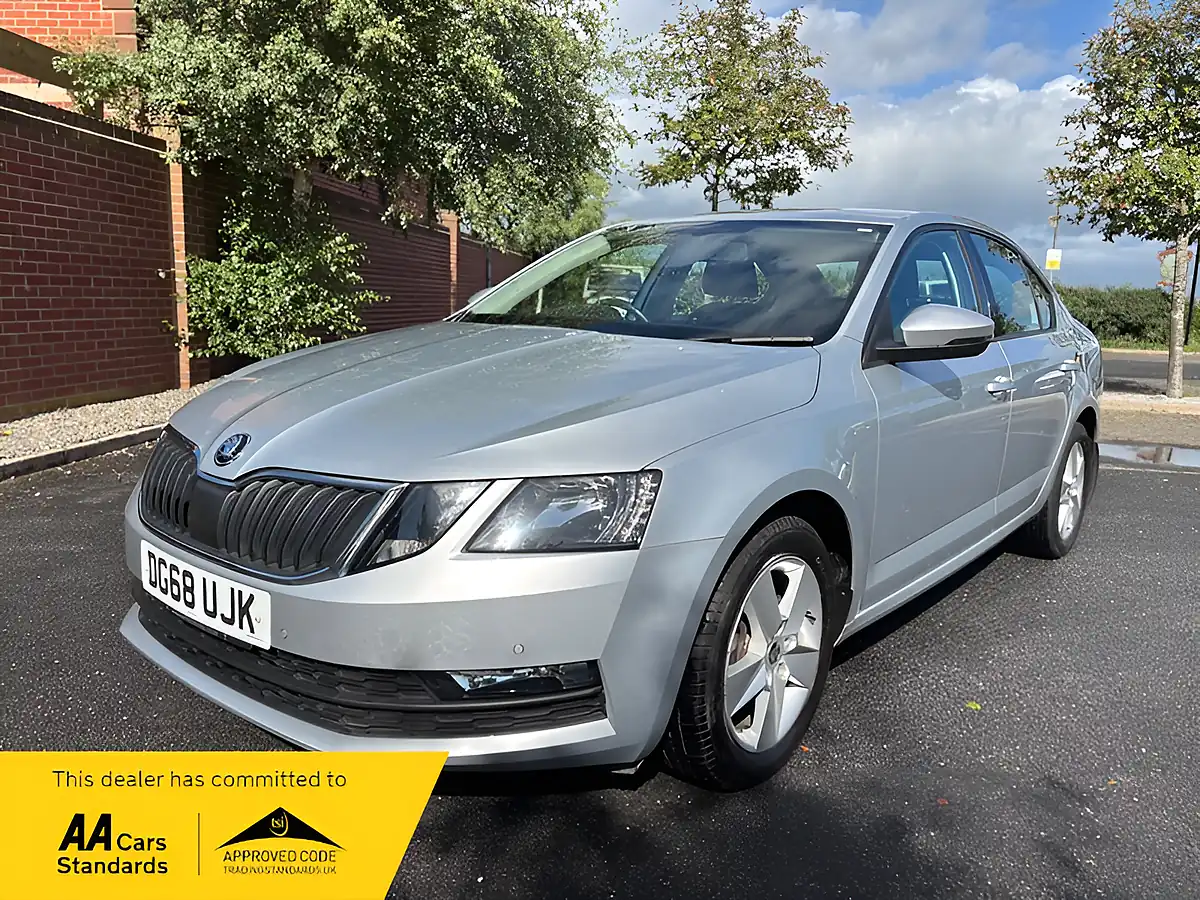 Used 2018 Skoda Octavia Se Silver - Front View
