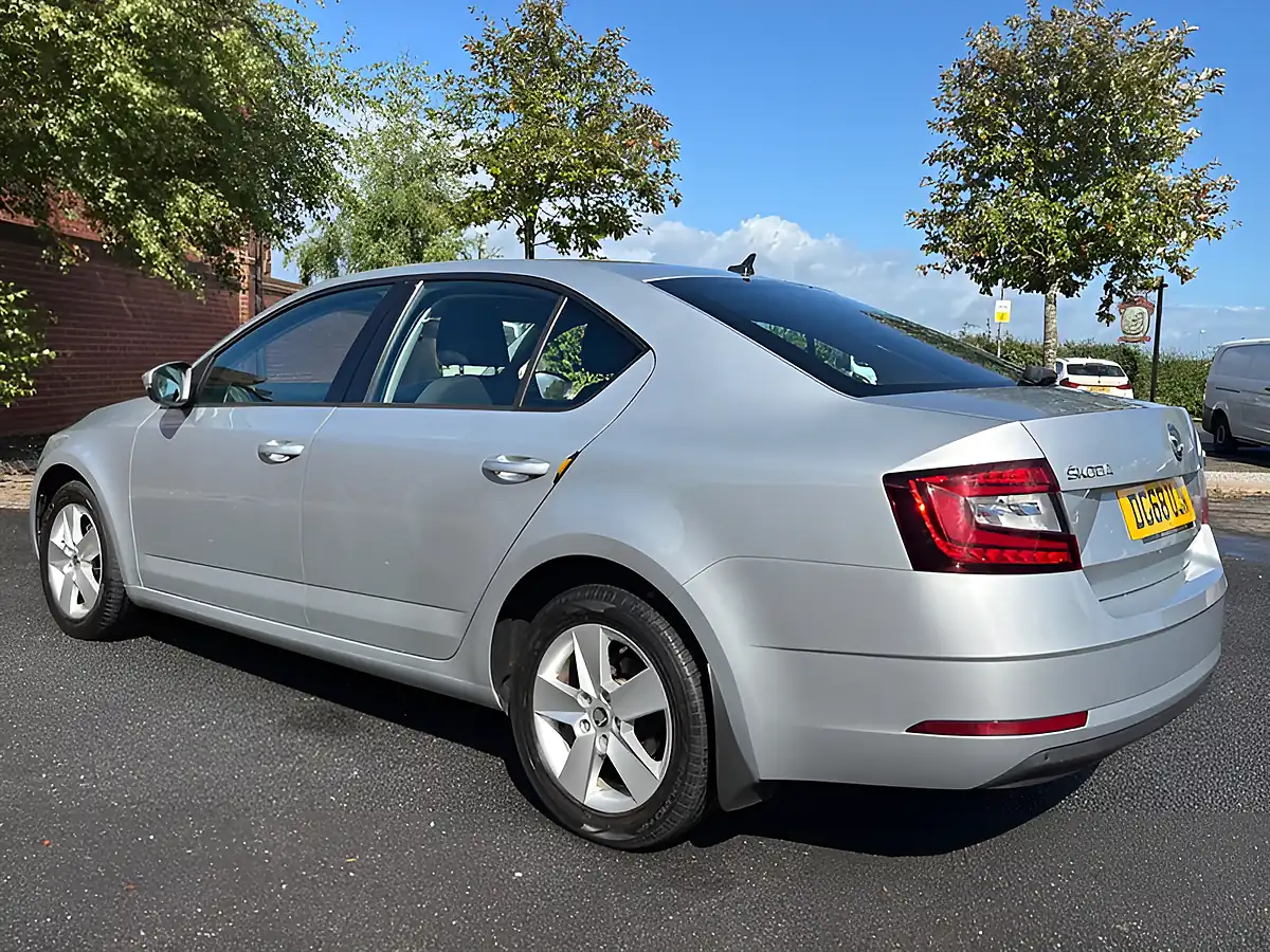 Used 2018 Skoda Octavia Se Silver - Interior and Exterior details 10