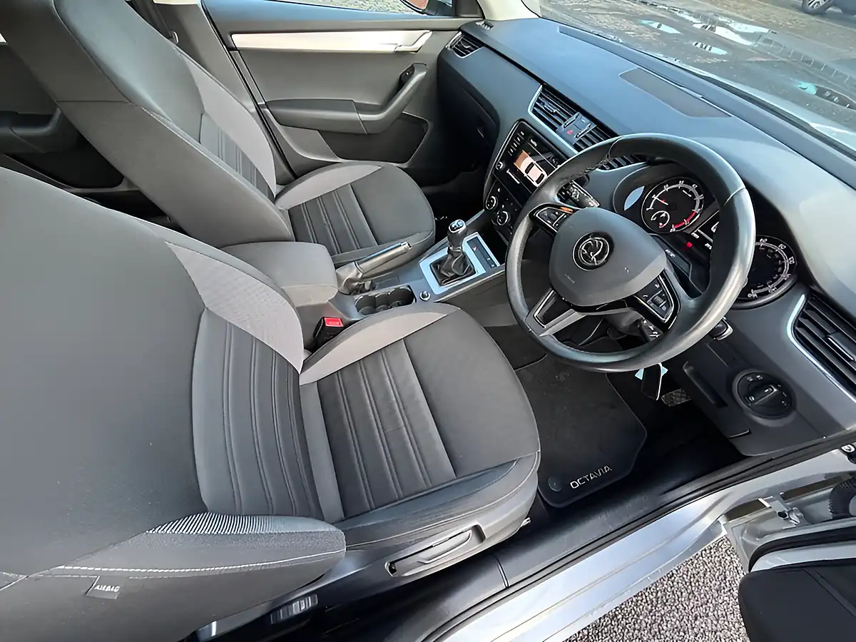 Used 2018 Skoda Octavia Se Silver - Interior and Exterior details 11