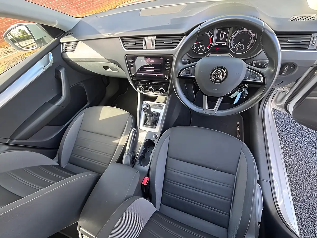 Used 2018 Skoda Octavia Se Silver - Interior and Exterior details 12