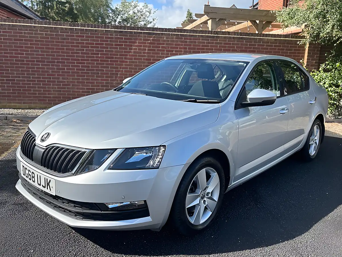 Used 2018 Skoda Octavia Se Silver - Interior and Exterior details 3