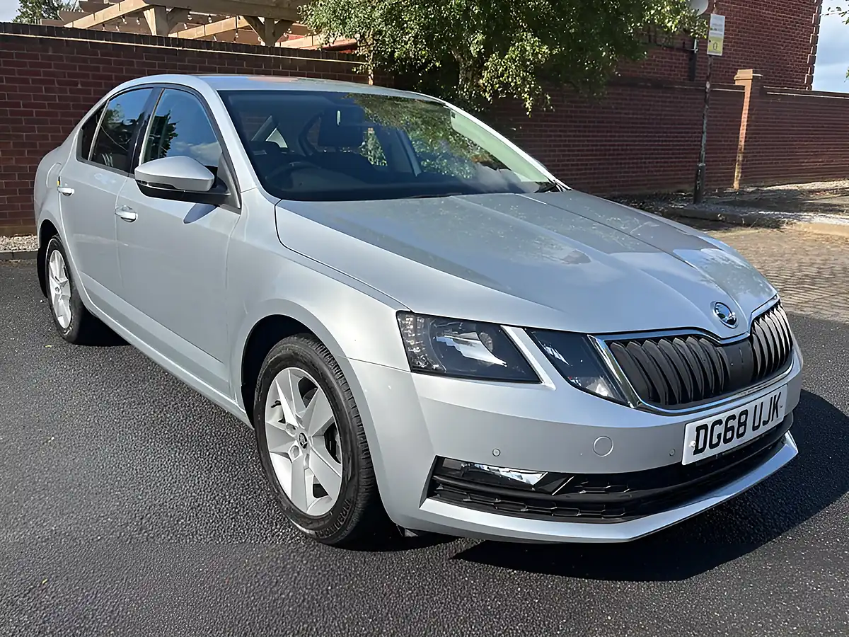 Used 2018 Skoda Octavia Se Silver - Interior and Exterior details 5
