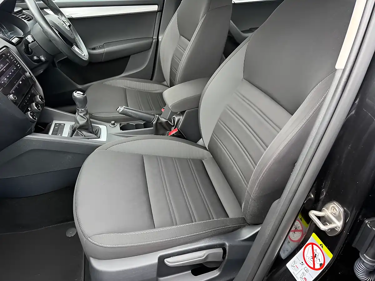Used 2018 Skoda Octavia Se Technology Black - Interior and Exterior details 17