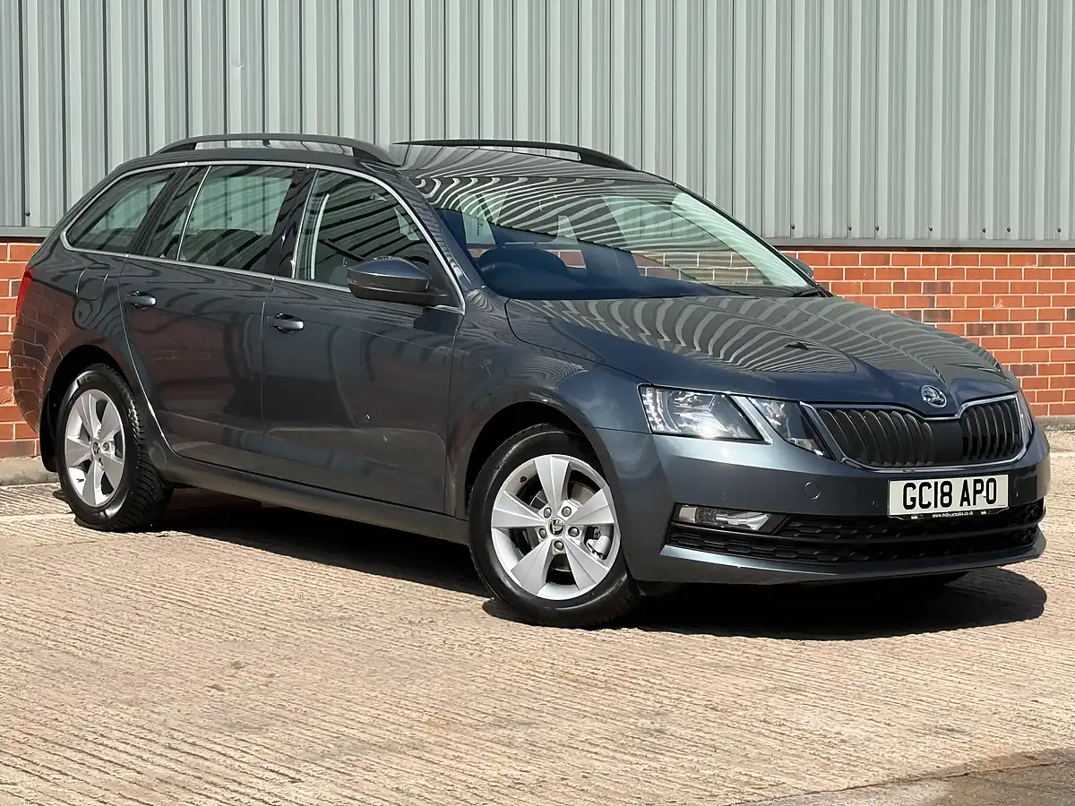 Used 2018 Skoda Octavia Se Technology Grey - Front View