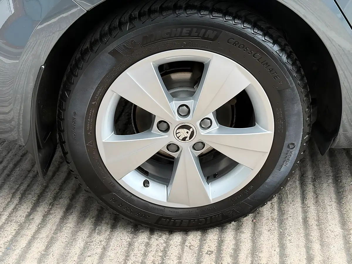 Used 2018 Skoda Octavia Se Technology Grey - Interior and Exterior details 11