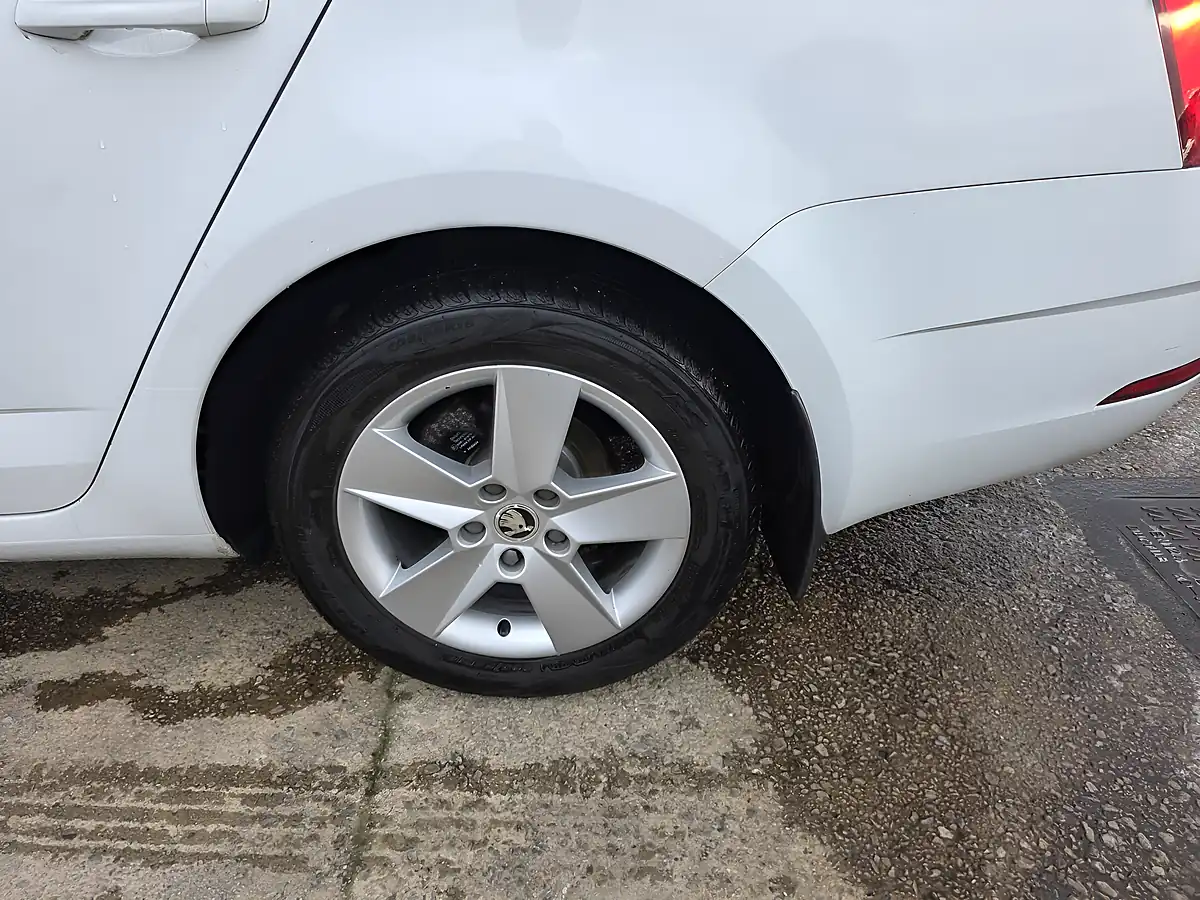 Used 2018 Skoda Octavia Se White - Interior and Exterior details 11