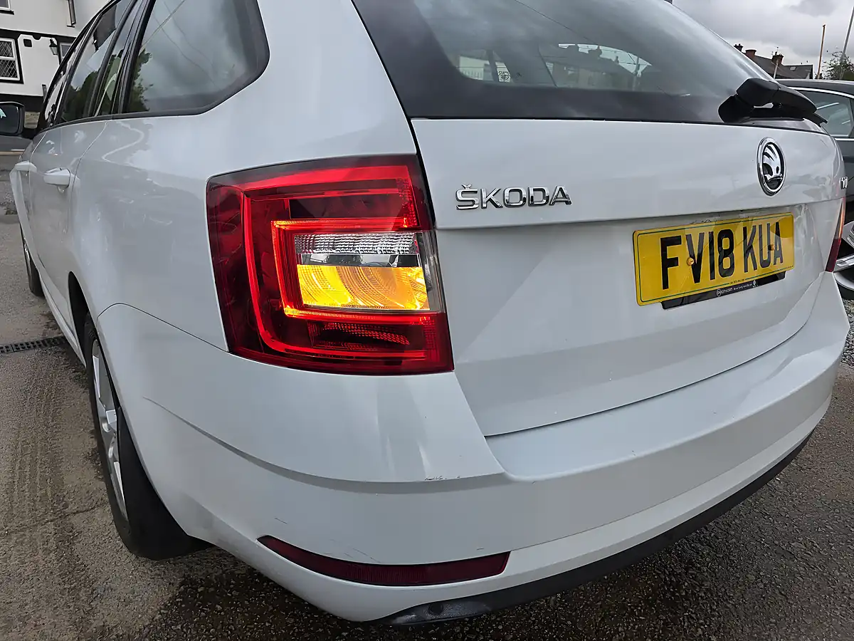 Used 2018 Skoda Octavia Se White - Interior and Exterior details 12