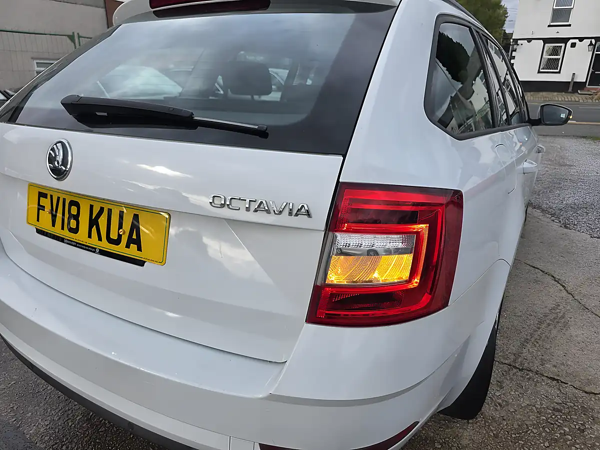 Used 2018 Skoda Octavia Se White - Interior and Exterior details 13