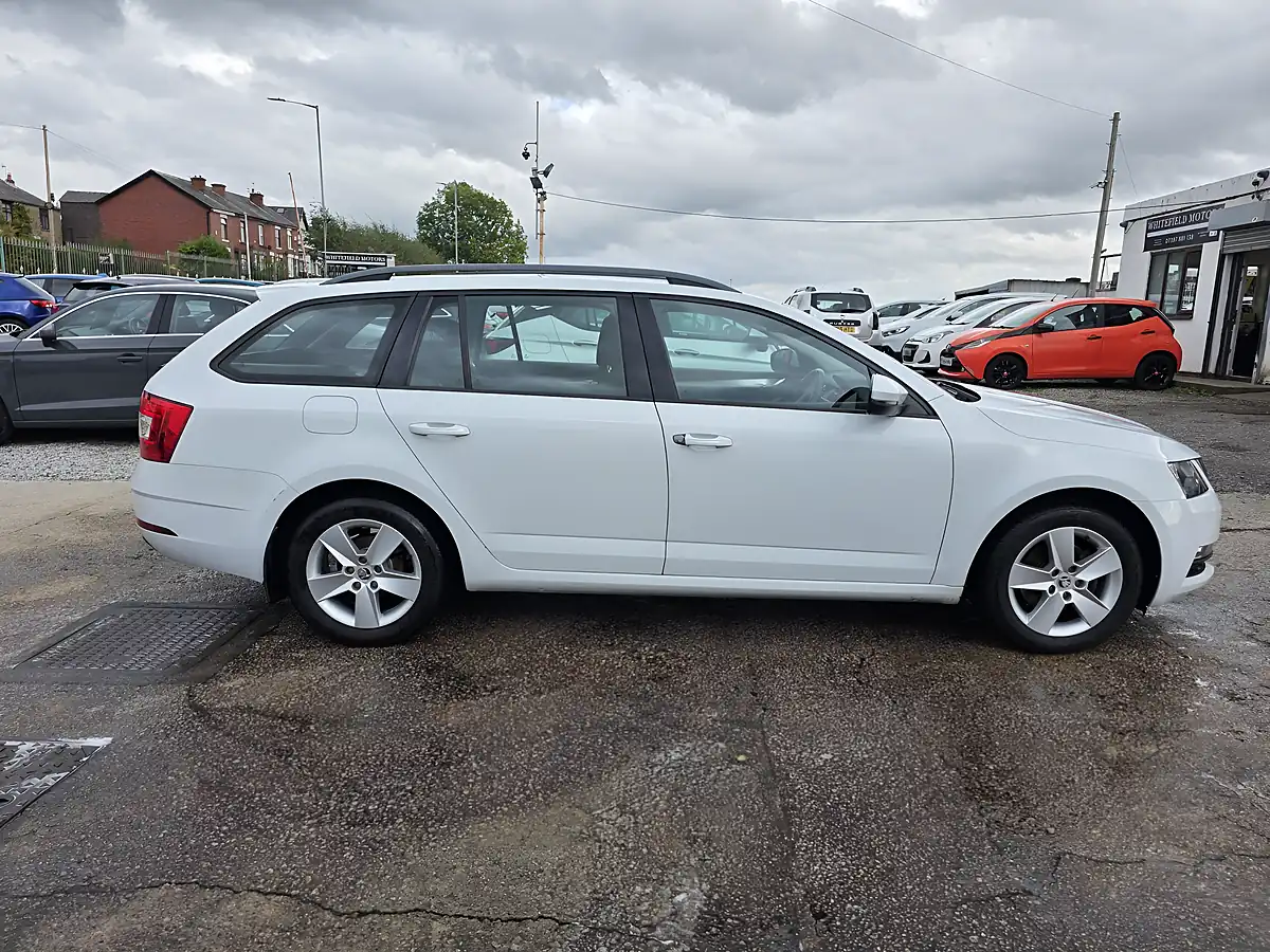 Used 2018 Skoda Octavia Se White - Interior and Exterior details 3