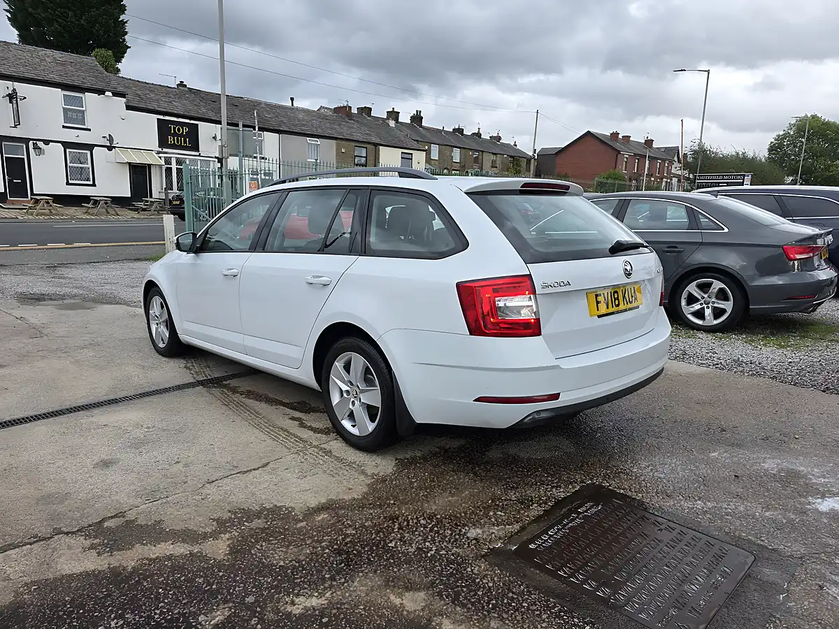 Used 2018 Skoda Octavia Se White - Interior and Exterior details 6