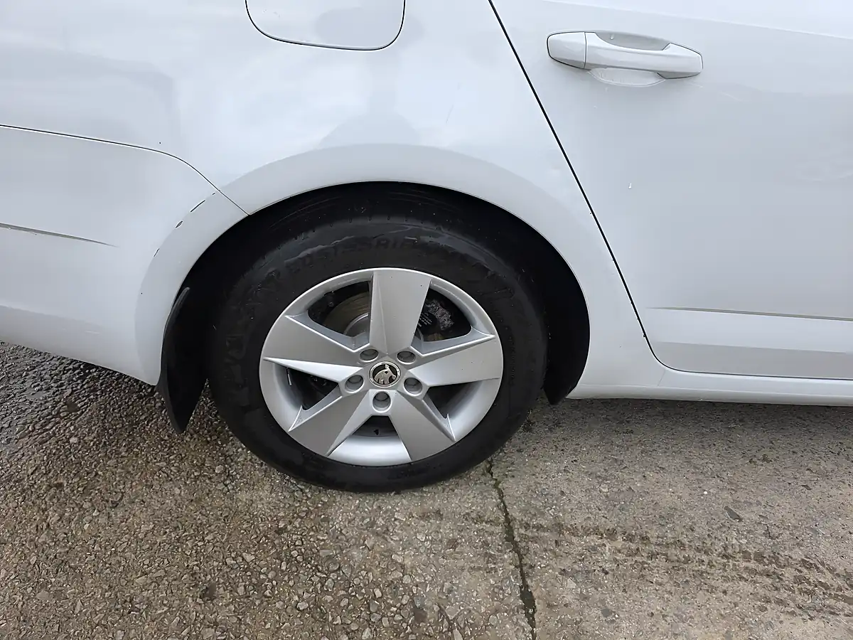 Used 2018 Skoda Octavia Se White - Interior and Exterior details 8