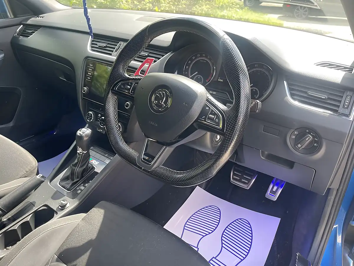 Used 2018 Skoda Octavia VRS Blue - Interior and Exterior details 6