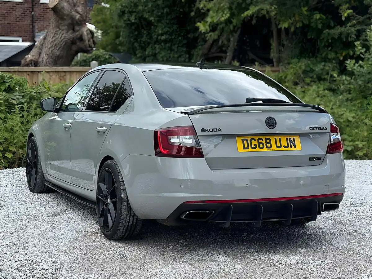 Used 2018 Skoda Octavia VRS Grey - Interior and Exterior details 9