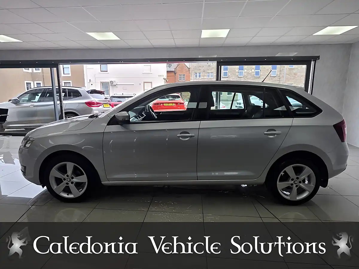 Used 2018 Skoda Rapid Spaceback Se Tech Silver - Interior and Exterior details 10