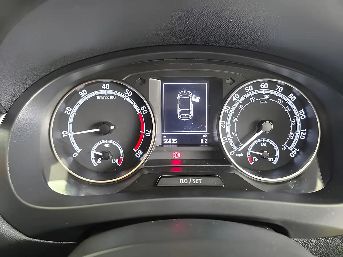 Used 2018 Skoda Rapid Spaceback Se Tech Silver - Interior and Exterior details 12