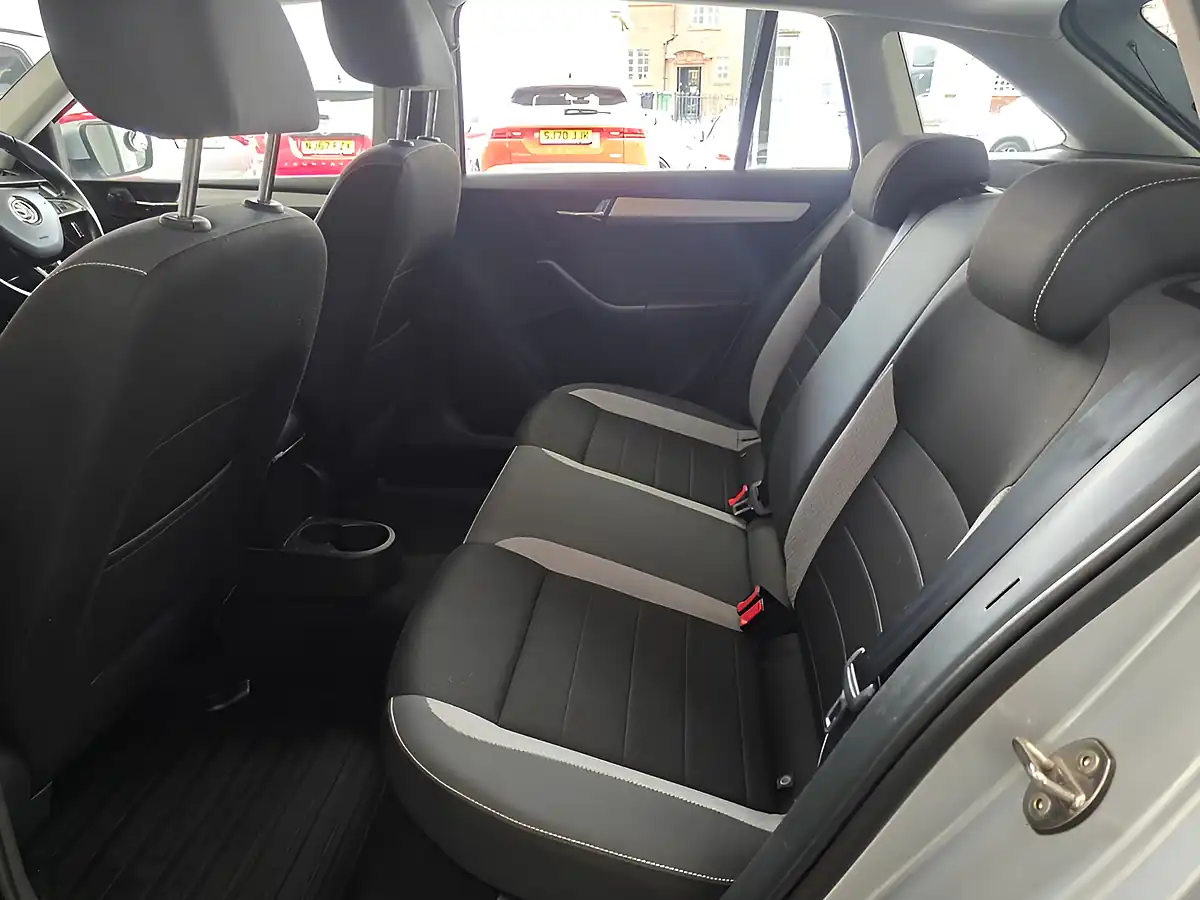 Used 2018 Skoda Rapid Spaceback Se Tech Silver - Interior and Exterior details 14