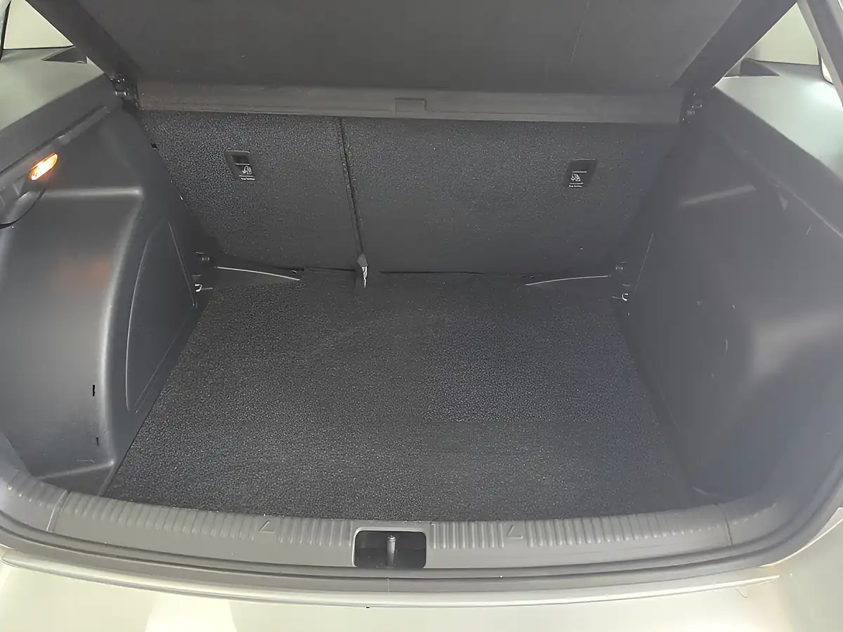 Used 2018 Skoda Rapid Spaceback Se Tech Silver - Interior and Exterior details 15