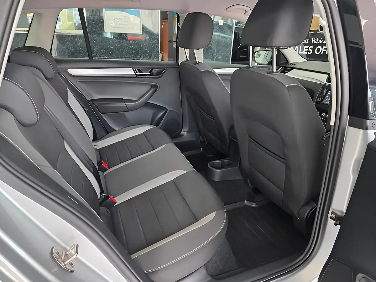 Used 2018 Skoda Rapid Spaceback Se Tech Silver - Interior and Exterior details 16