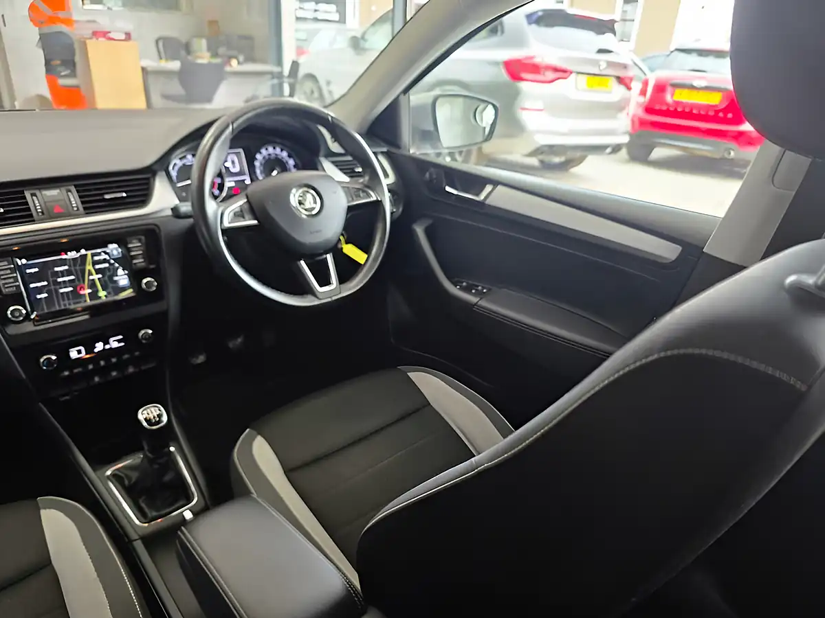 Used 2018 Skoda Rapid Spaceback Se Tech Silver - Interior and Exterior details 17