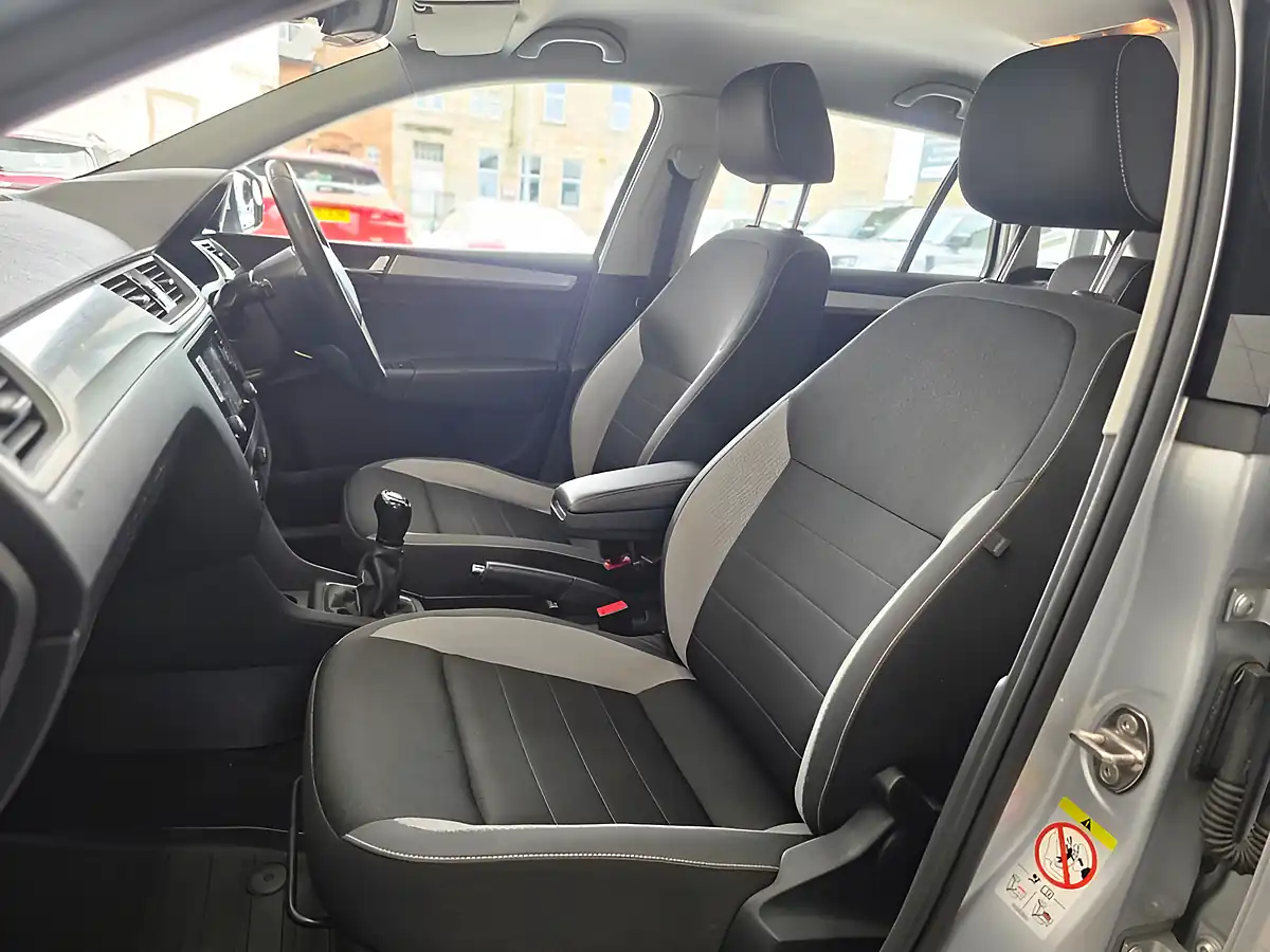 Used 2018 Skoda Rapid Spaceback Se Tech Silver - Interior and Exterior details 19