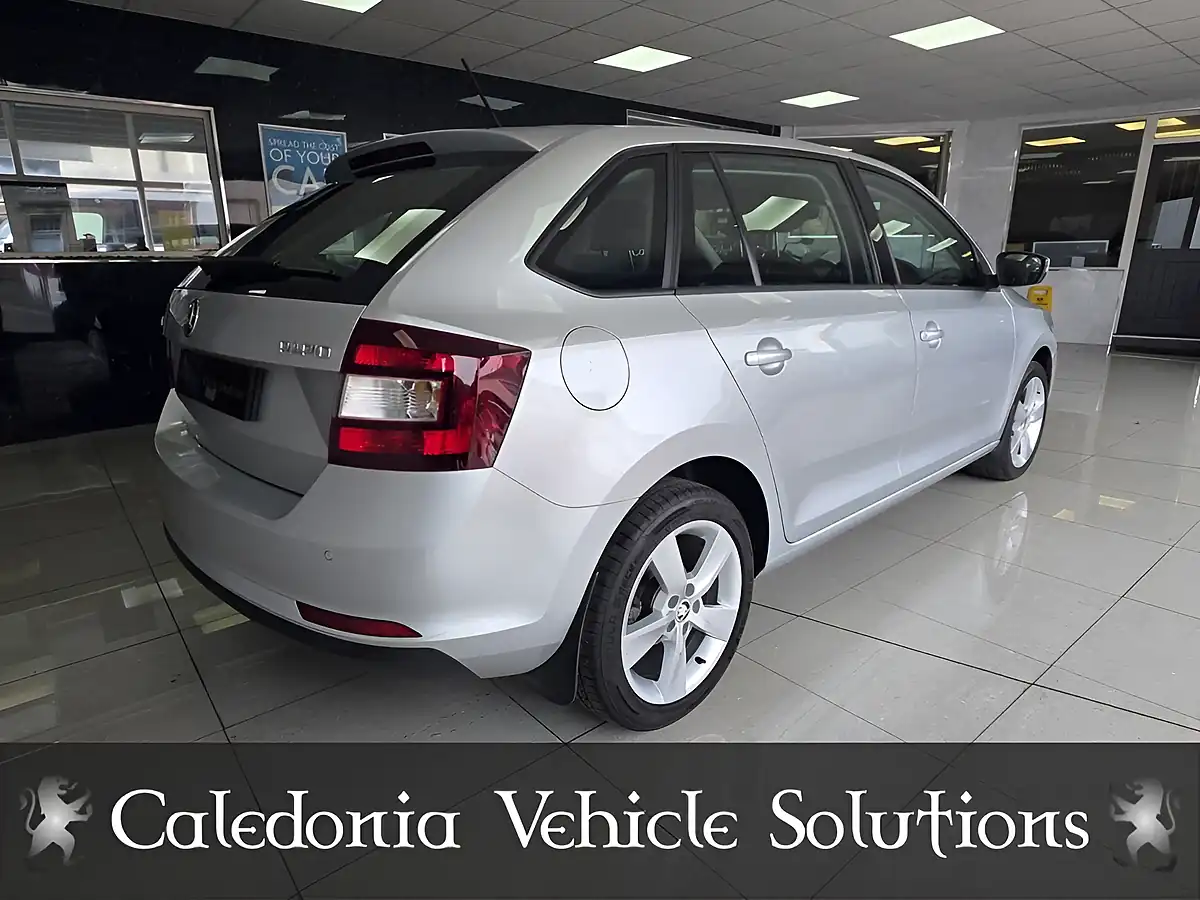 Used 2018 Skoda Rapid Spaceback Se Tech Silver - Interior and Exterior details 3