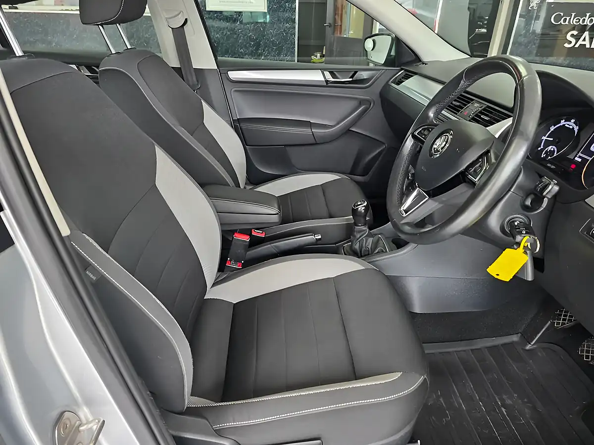 Used 2018 Skoda Rapid Spaceback Se Tech Silver - Interior and Exterior details 7