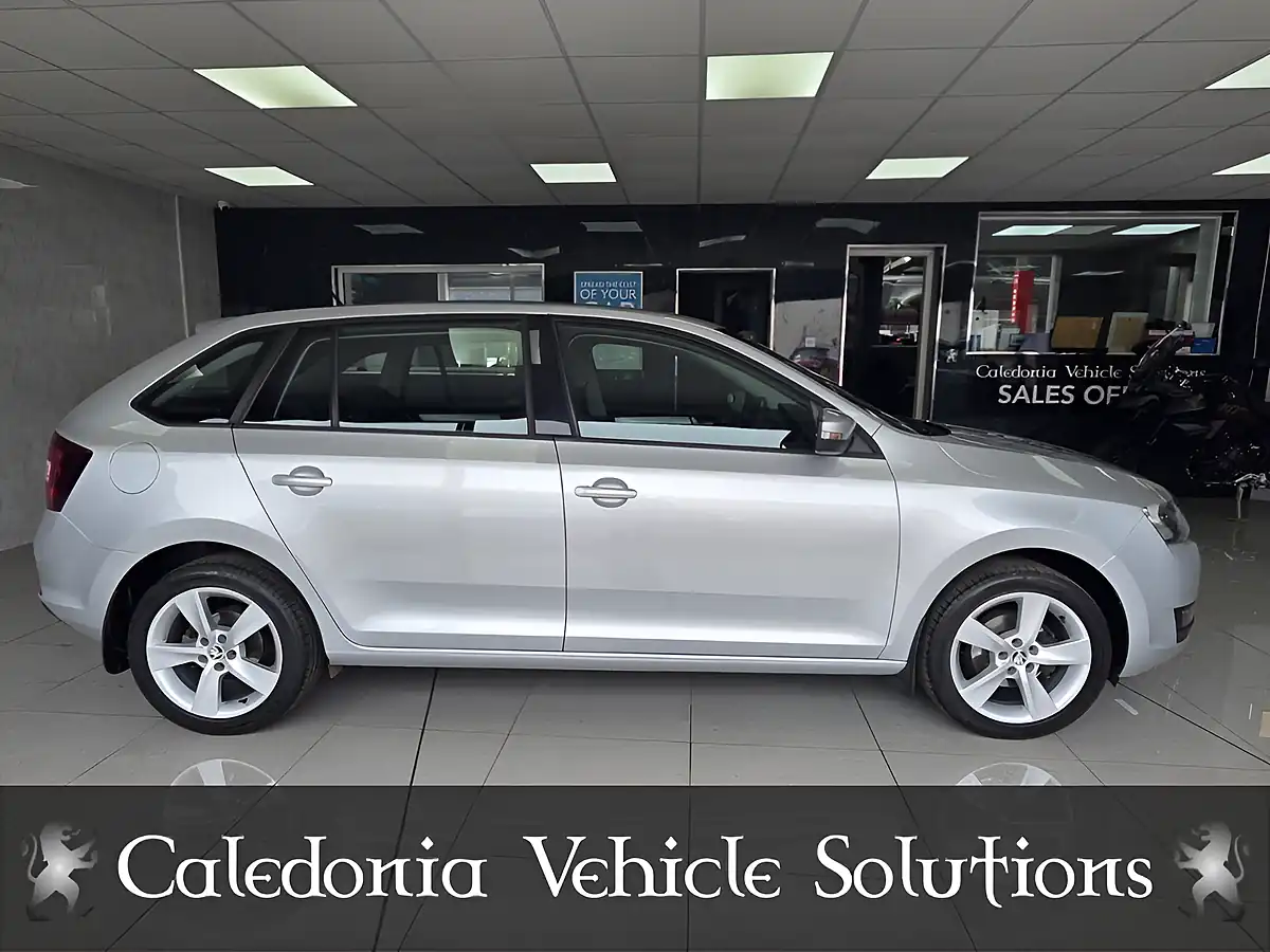 Used 2018 Skoda Rapid Spaceback Se Tech Silver - Interior and Exterior details 8