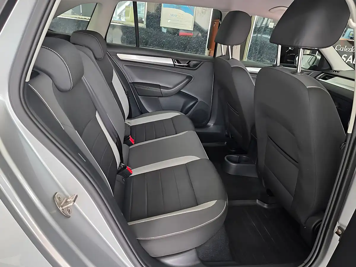 Used 2018 Skoda Rapid Spaceback Se Tech Silver - Interior and Exterior details 9