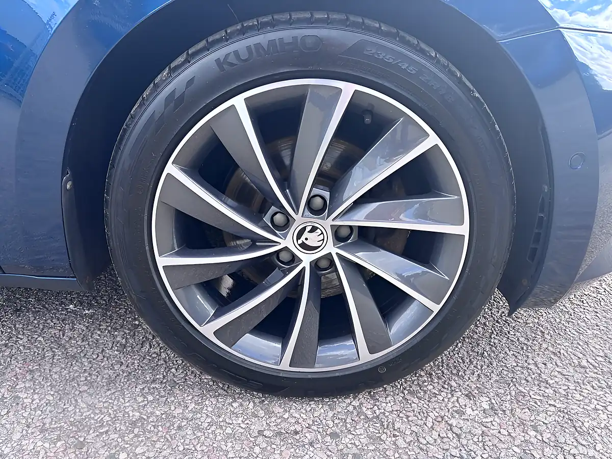 Used 2018 Skoda Superb Laurin & Klement Blue - Interior and Exterior details 13