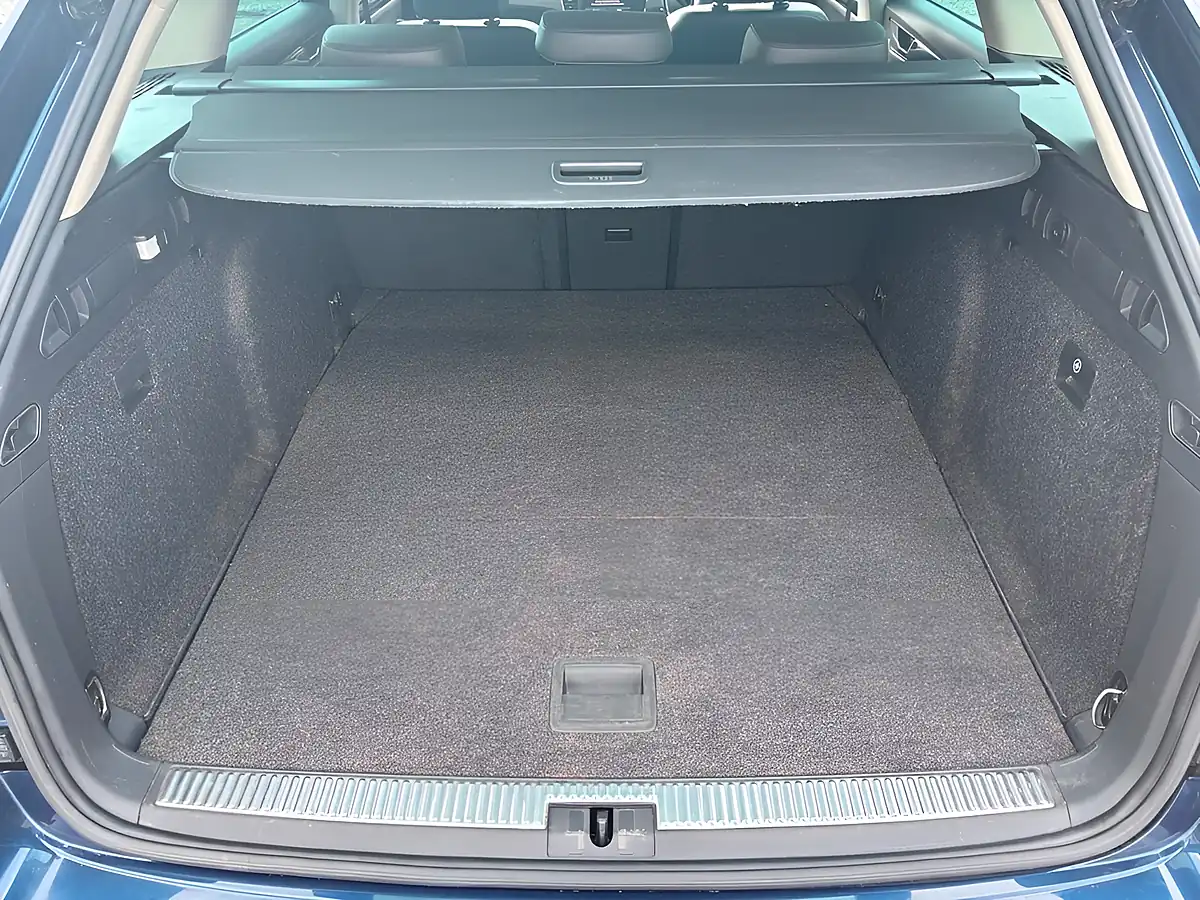 Used 2018 Skoda Superb Laurin & Klement Blue - Interior and Exterior details 16