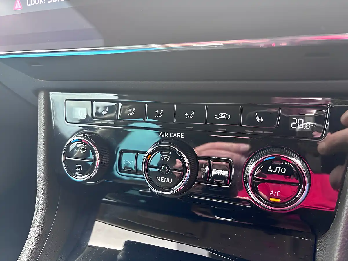 Used 2018 Skoda Superb Laurin & Klement Blue - Interior and Exterior details 17