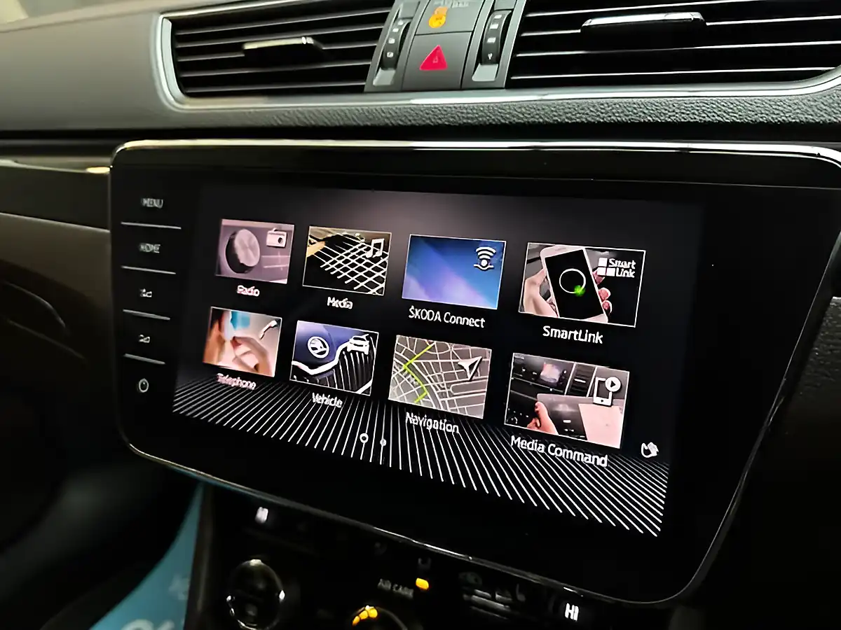 Used 2018 Skoda Superb Laurin & Klement Magnetic Brown - Interior and Exterior details 16