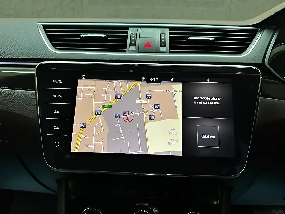 Used 2018 Skoda Superb Laurin & Klement Magnetic Brown - Interior and Exterior details 18